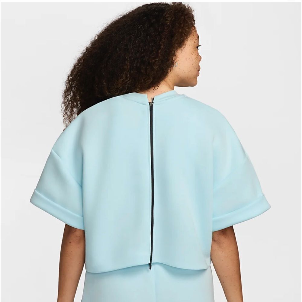 Nike Sportswear Tech Fleece
Women's Oversized Short-Sleeve Cropped Top! - Picture 2 of 13